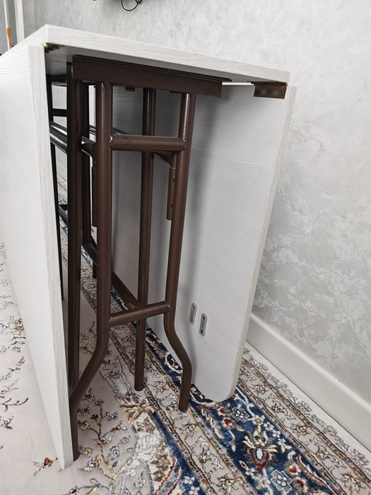 Продам стол книжку