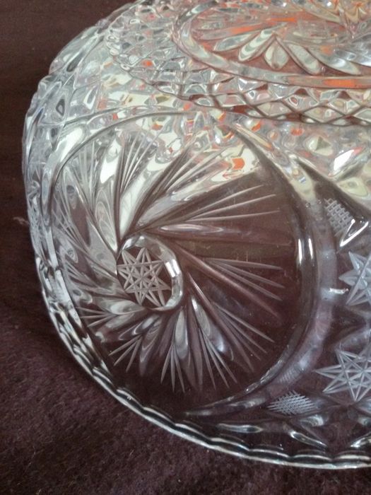 Кристална купа с красиви орнаменти