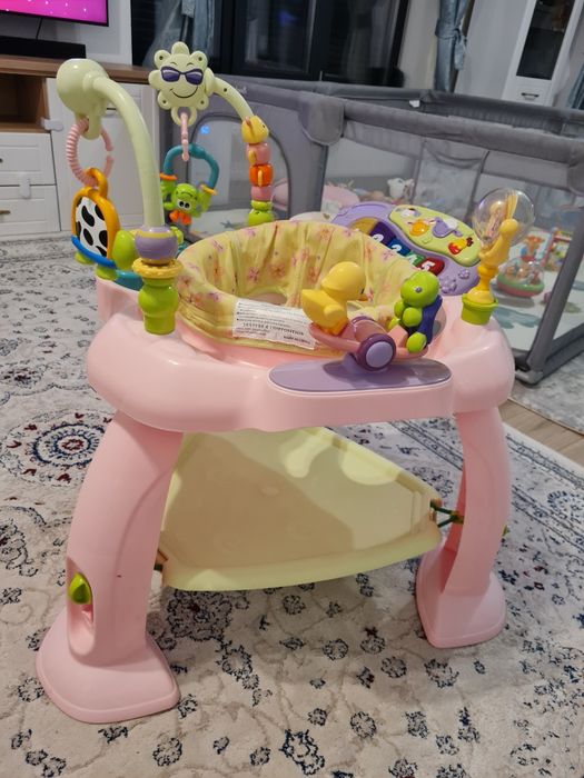 Centru de activități pentru bebeluși cu trambulina și jucării