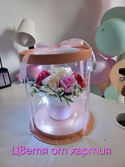 Осми март/букет със сапунени рози/подаръци/мече