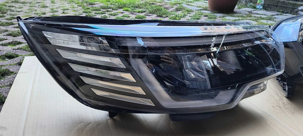 HELLA LED  260601790R / 260102899R pentru RENAULT Trafic III