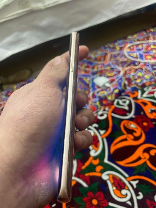Samsung S9 64/4  ishlashi zor pul kere shunga sotilvotti