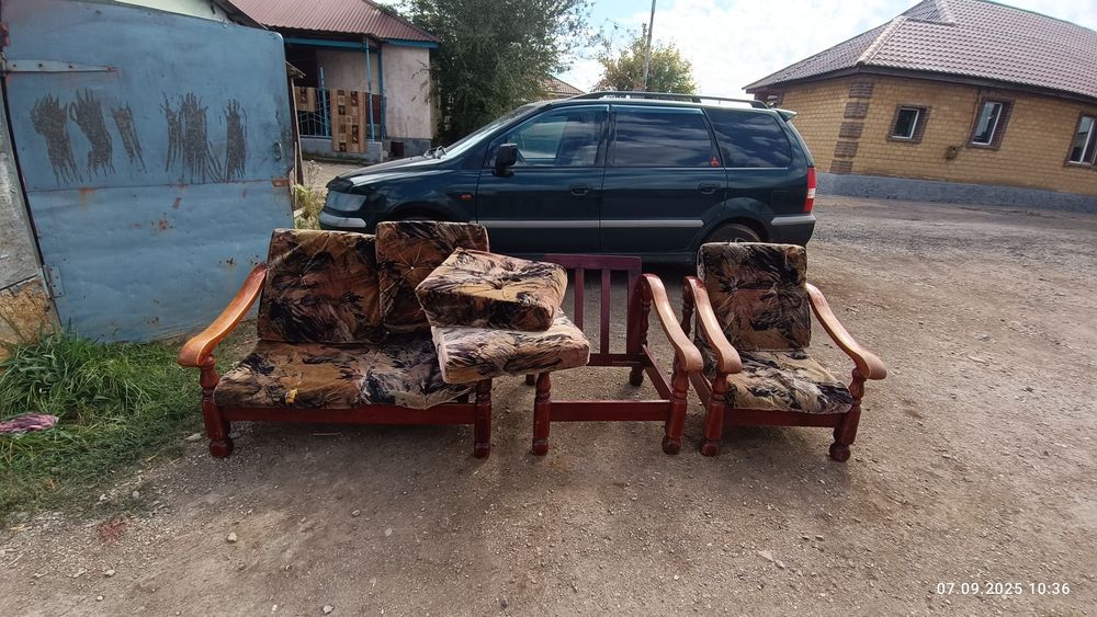 Мини диван с двумя креслом