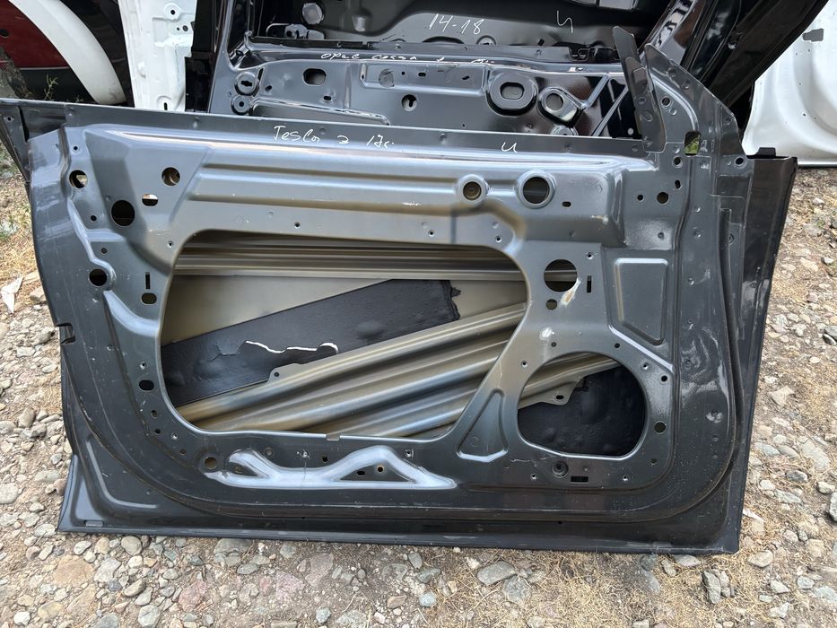Врата Tesla Model 3