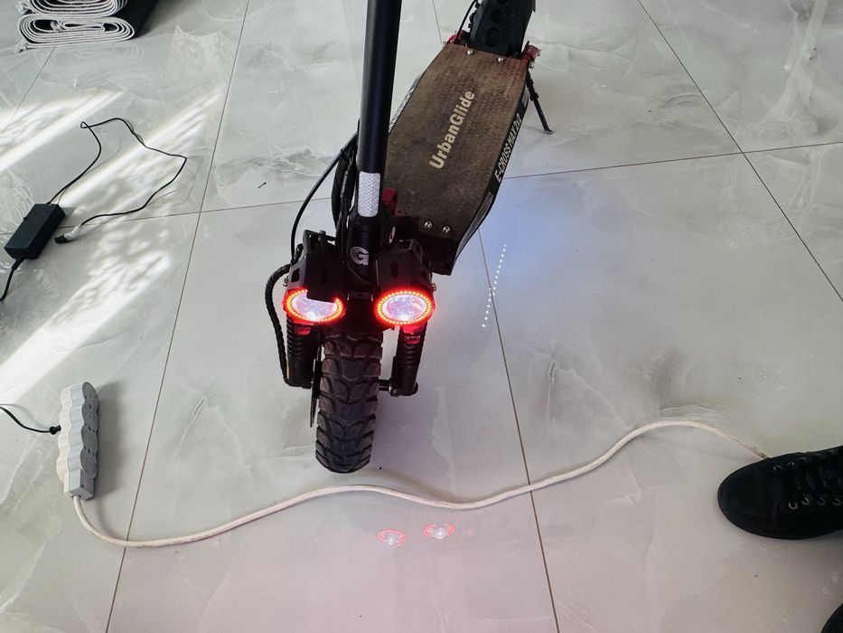 Vand trotineta  E-CORSS 2X2                    45 de milioane