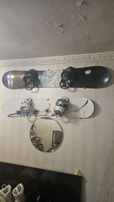 Продаётся два сноуборда.