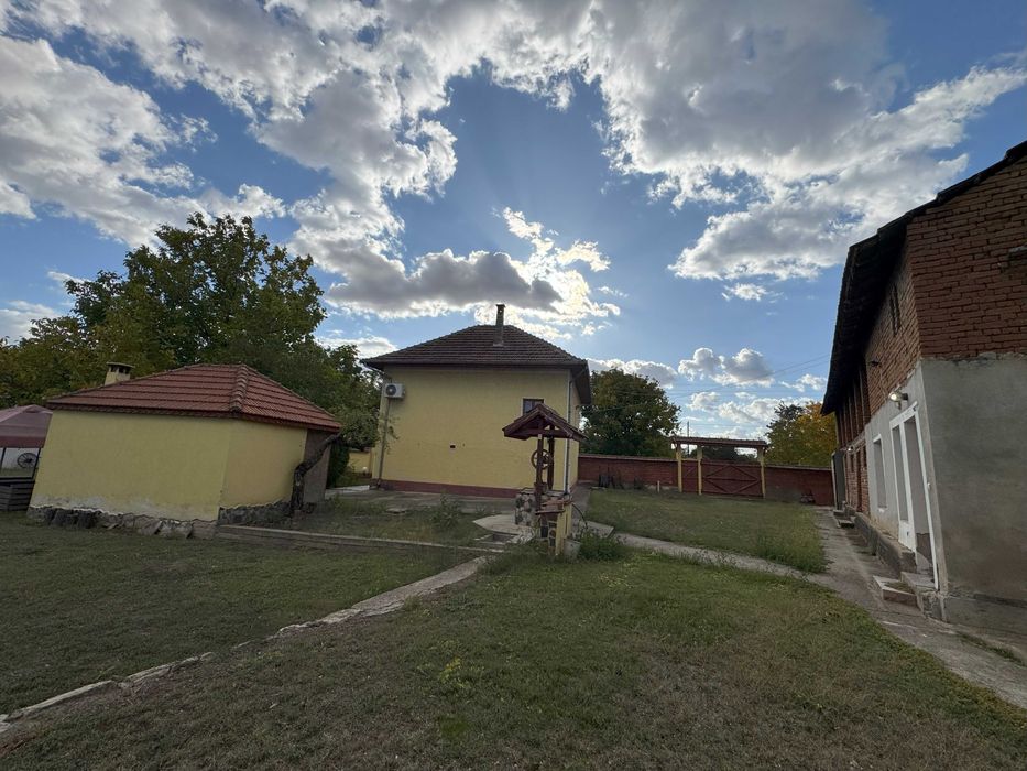 Продавам къща с.ОБНОВА