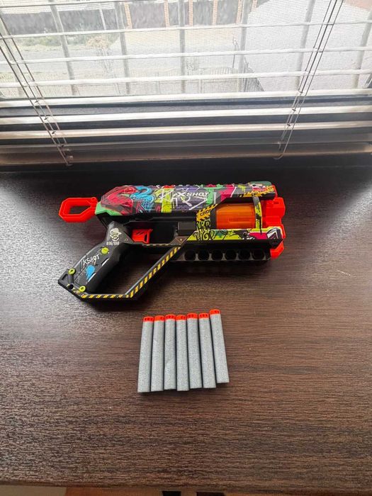 Игрушечное оружие бластер