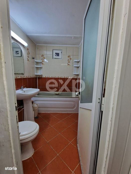Apartament de vanzare – 4 camere ,Parter , Micro 12