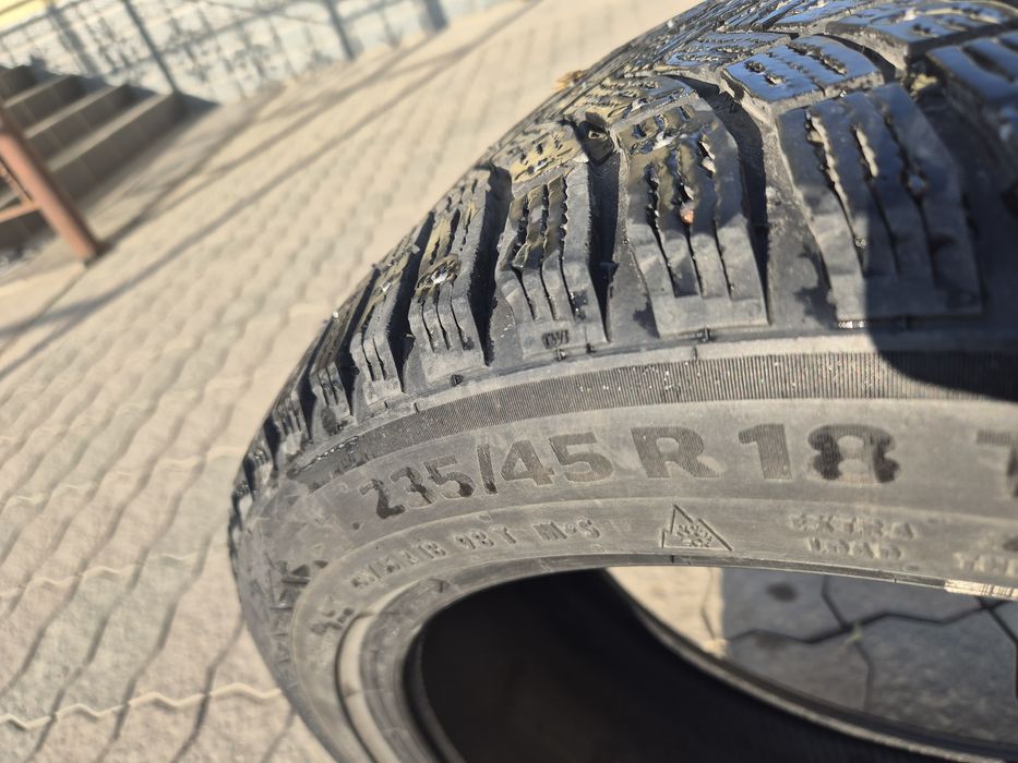 Зимние шины 235/45/R18