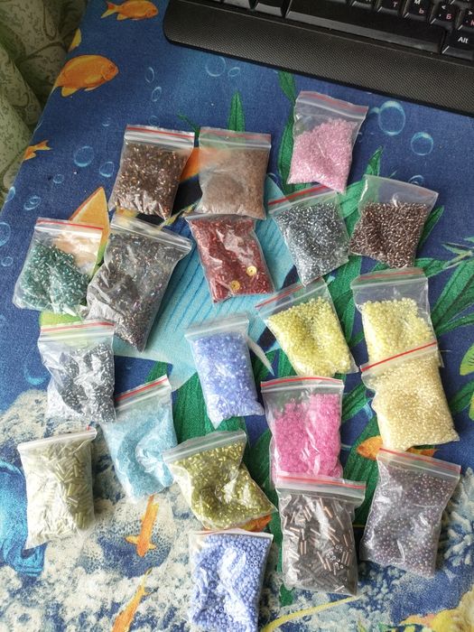 Продам бисер в пакетиках