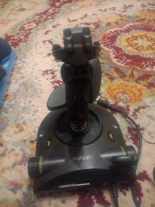 Vând  manetă Saitek CYBORG 3D USB