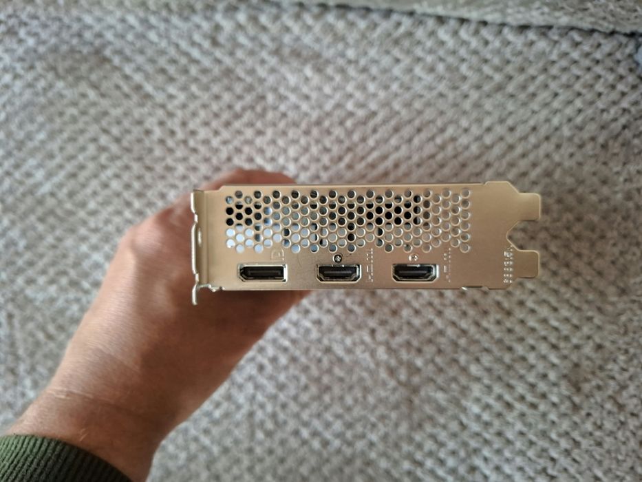Vând placă video MSI RTX 3050 VENTUS 2X  6G