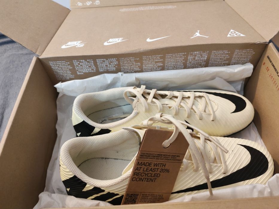 Vând ghete de fotbal Nike mercurial originale mărimea  41 bărbați de sintetic