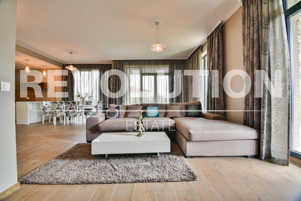 Дава се под наем Къща в София, Център - 400 кв.м за 2000 € - Снимка #1