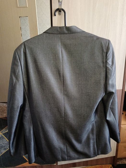 Продам костюм новый