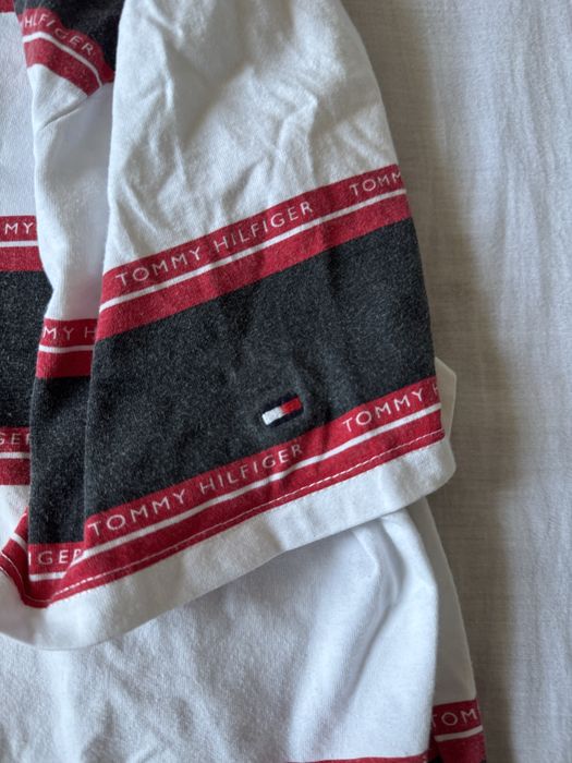 Tricou Tommy Hilfiger original – design clasic în dungi