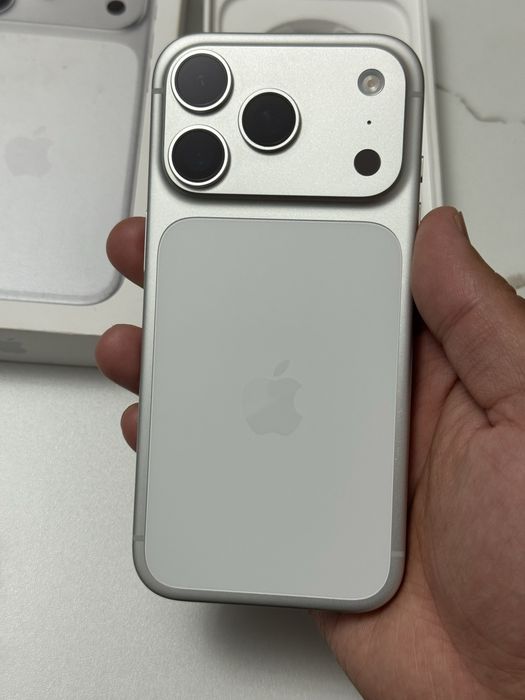  iPhone 17pro 5G 256gb silver акб 100% в нулёвом сост.
