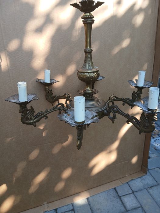 Lustre anticqriat,in stare foarte buna din bronz si ceramica 350 lei bucata.