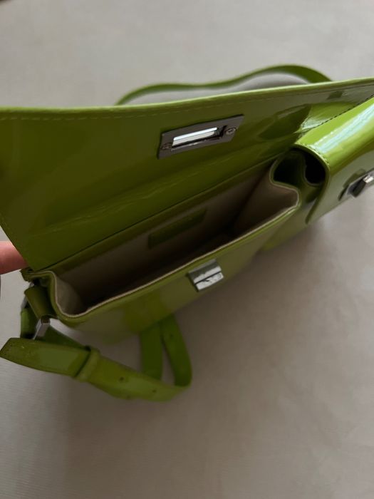 Дамска чанта по модел на By far