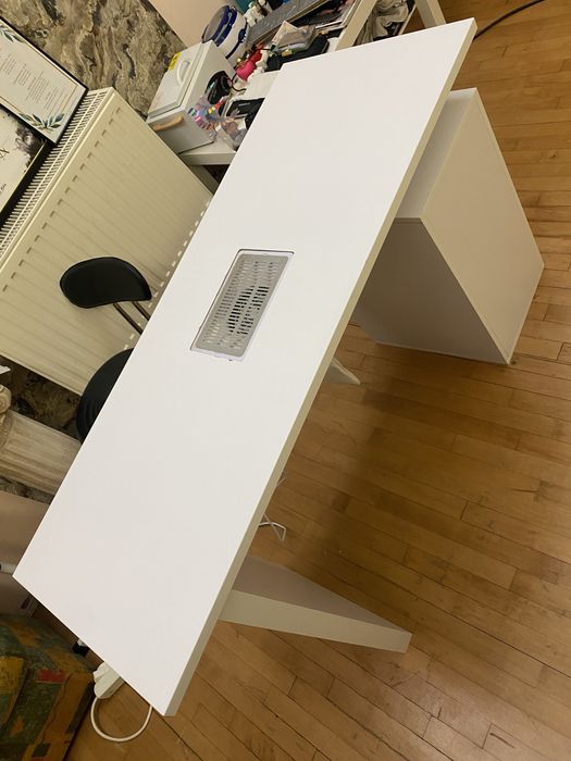 Masa manichiura cu aspirator