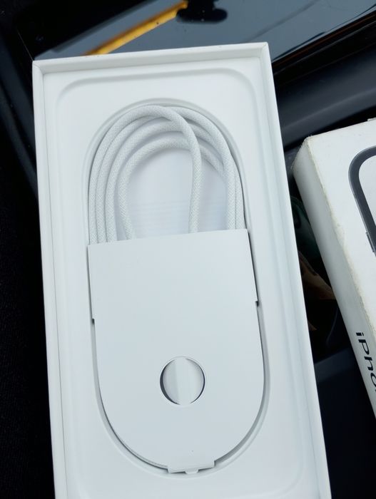 Продам iphone 16e 128гб