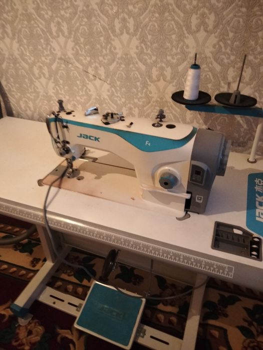 Швейные машина Jack f4