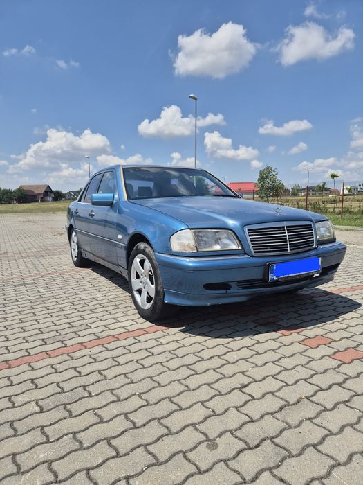 Vand sau schimb Mercedes c220