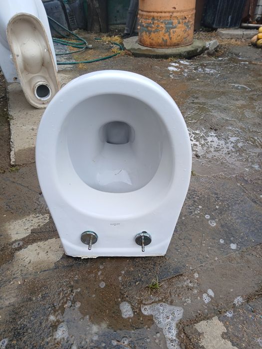 Vând wc tualetă două bucăti