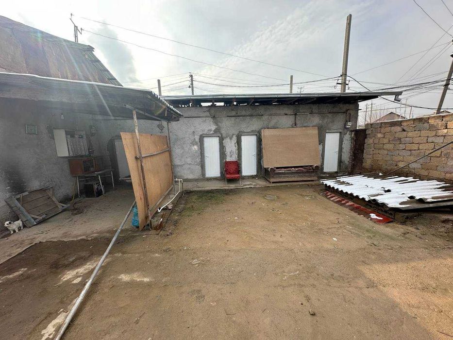 Яшаш учун шароити бор булган тайёр бизнес сотилади. 2 та хона уйи бор.