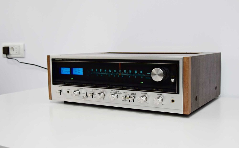 Amplituner Pioneer SX-838, amplificator