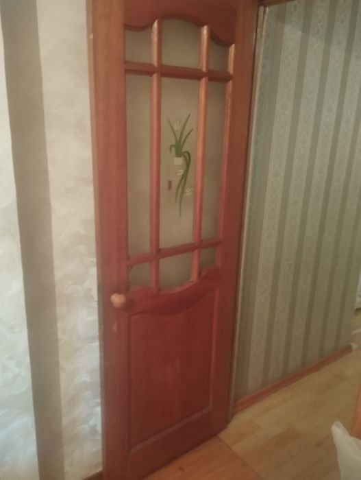 Продам, межкомнатные двери,бу,дерево