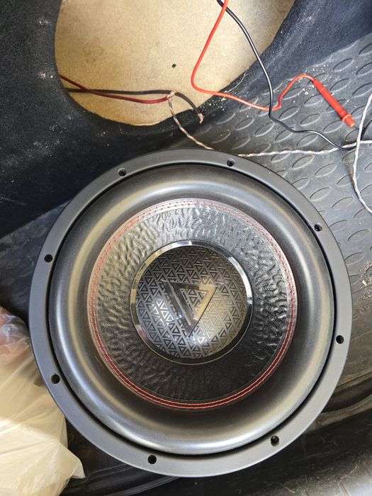 Сабуфер aura 12d2 1200w новый