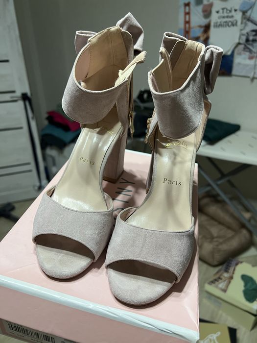 Продам босоножки