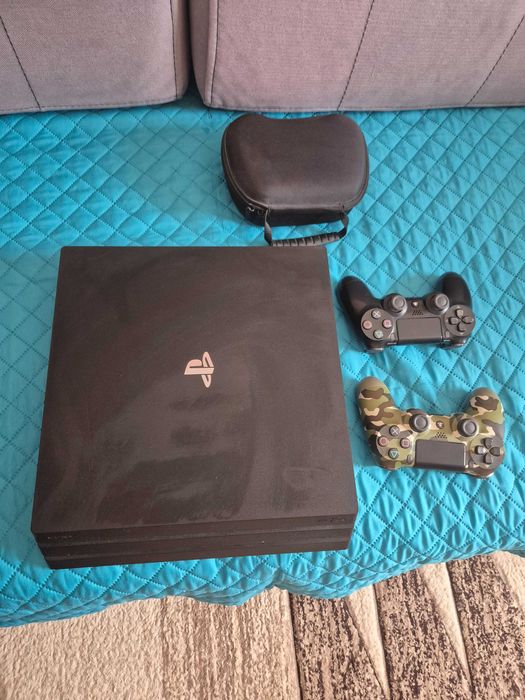 PS 4 pro,două controllere,cablu încărcare, o husă controler, jocuri