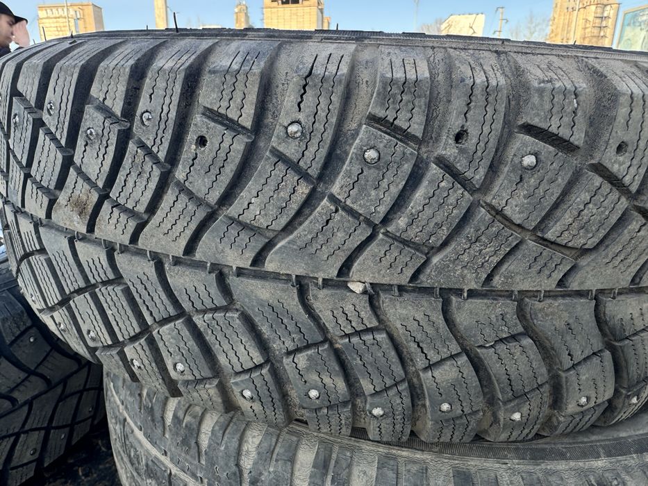 Продам 3 балона зимней резины