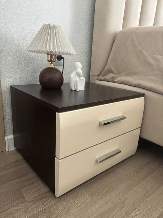 Туалетный стол и 2 тумбы