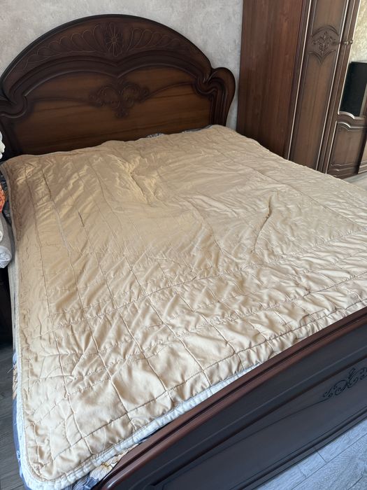 Срочно продаю спальный гарнитур