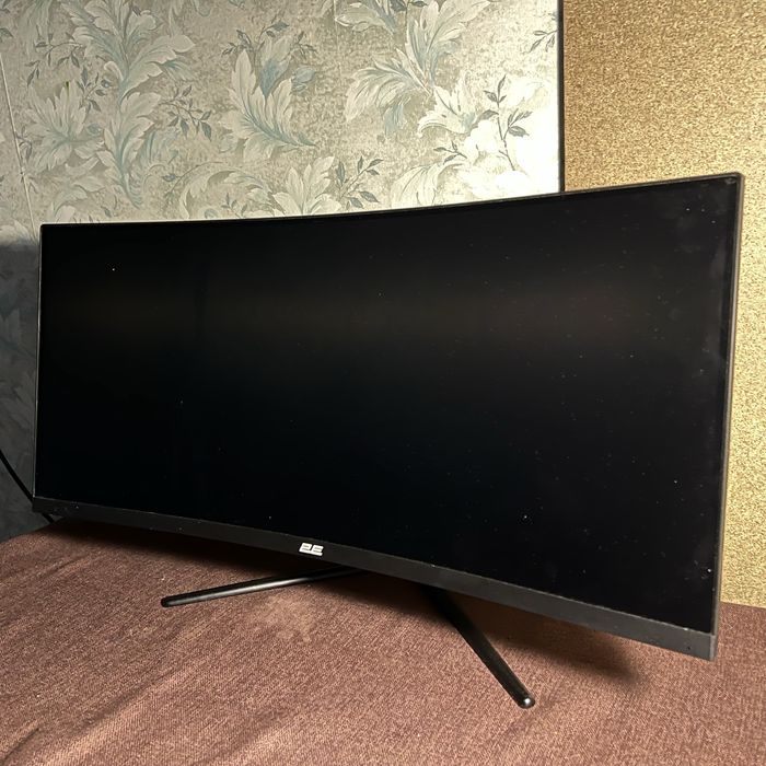 Монитор 2E gaming. UltraWide В рабочем состоянии,