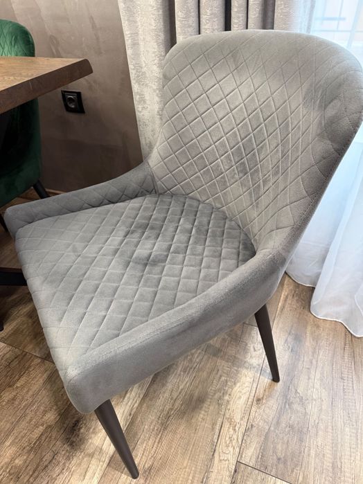 Трапезна маса с осем стола