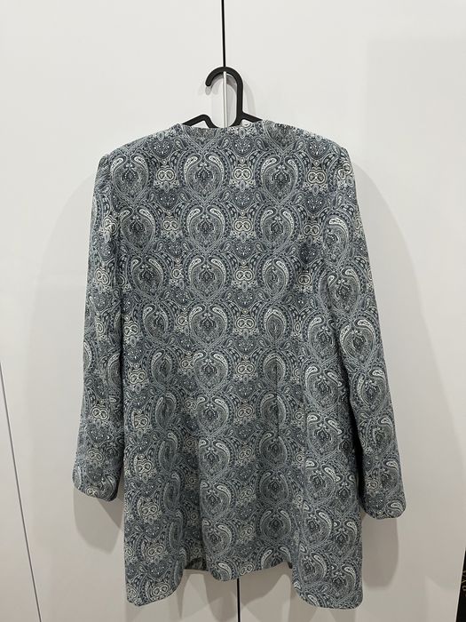 Продам ветровку, и плащ