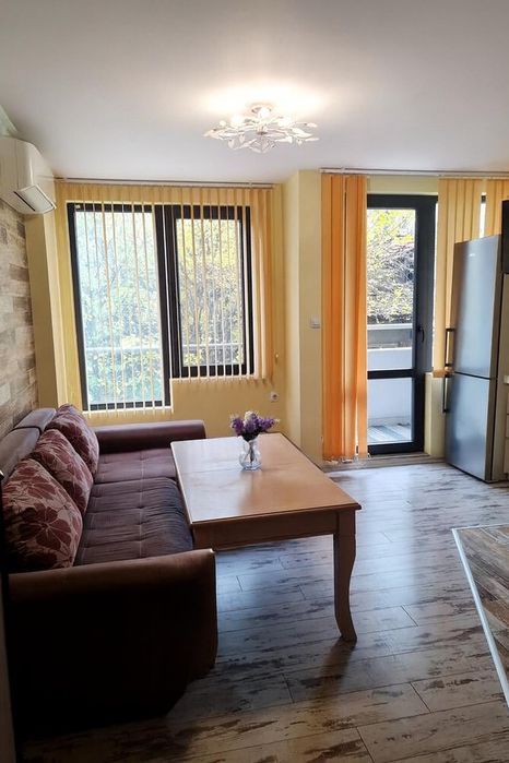 Дава се под наем Тристаен апартамент в Пловдив, Южен - 82 кв.м за 458.49 € - Снимка #1