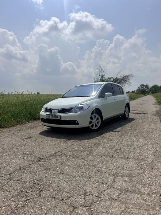 Nissan tiida Avtomat