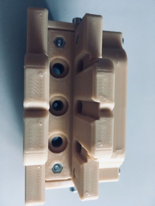 Sablon mobila din plastic dur bej forma U v.2 ericsoane si cepi lemn