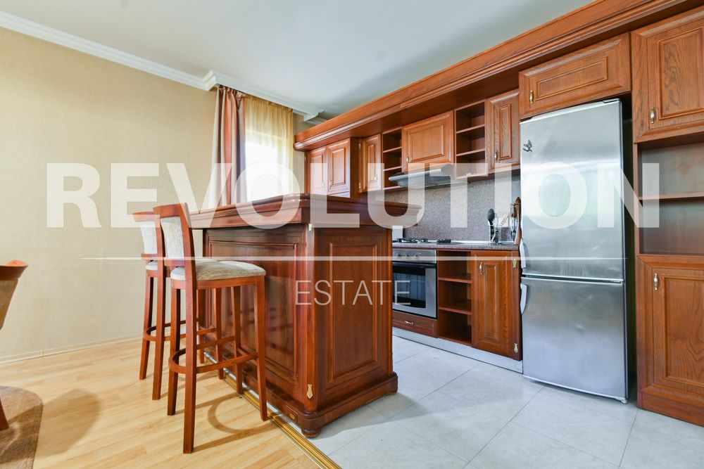 Дава се под наем Тристаен апартамент в София, Витоша - 144 кв.м за 950 € - Снимка #3