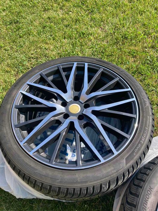 Зимни гуми HANKOOK 255/40R/20 с джанти 20 + комплект болтове