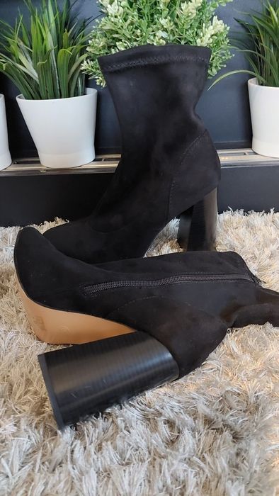 Елегантни Велурени Боти..Нови..39номер..Закупени от Испания..