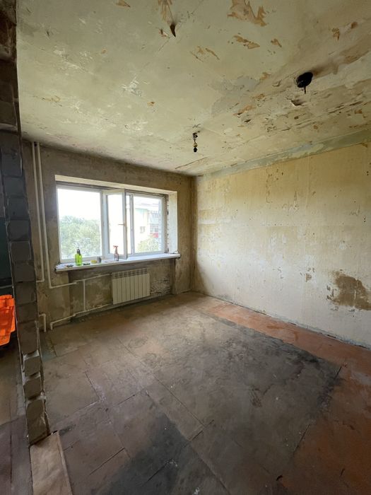 Продам 1 к кв в черновом варианте бе ремонта