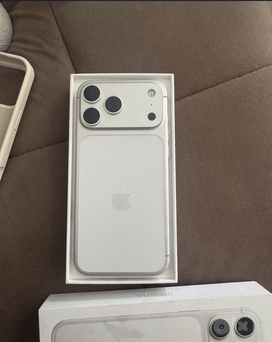 Iphone 17 pro max silver oq white 256 sotiladi