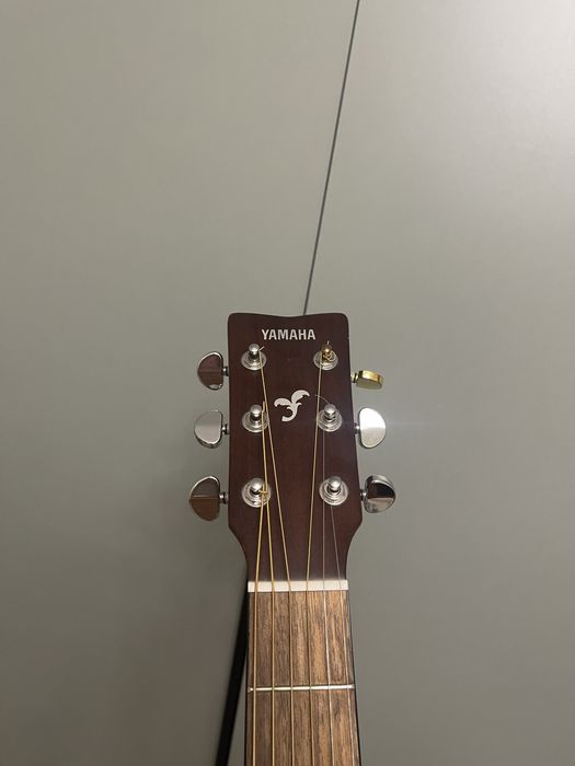 Продам гитару Yamaha FG800M